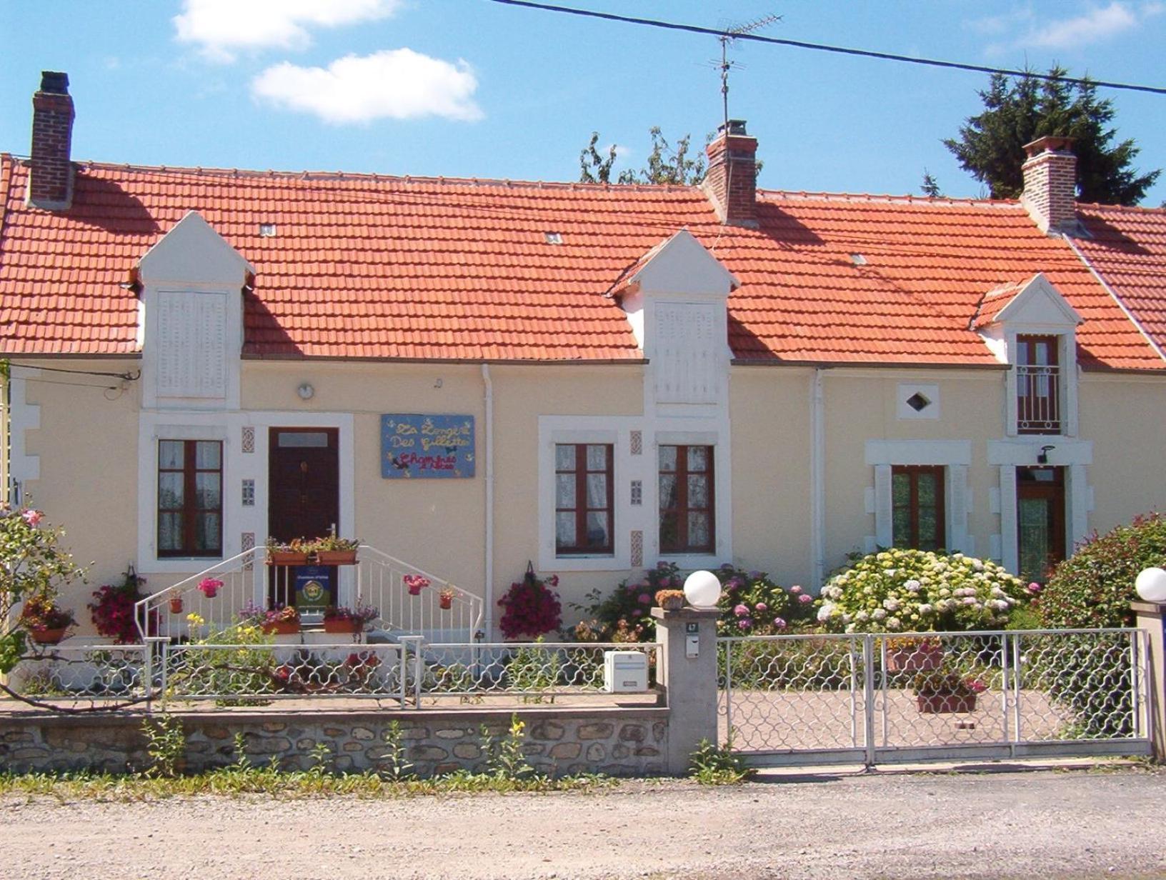 La Longere Des Gillettes Bed & Breakfast Bézenet Exterior photo