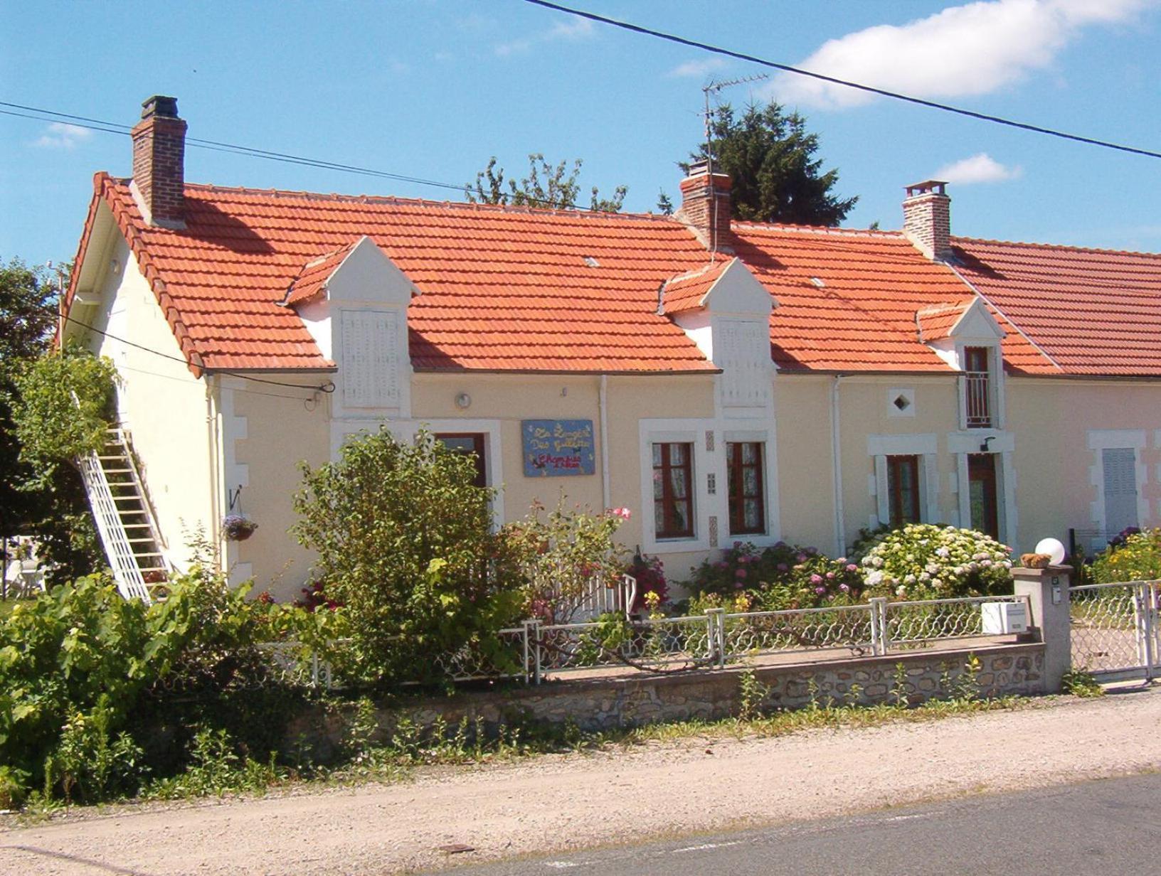 La Longere Des Gillettes Bed & Breakfast Bézenet Exterior photo
