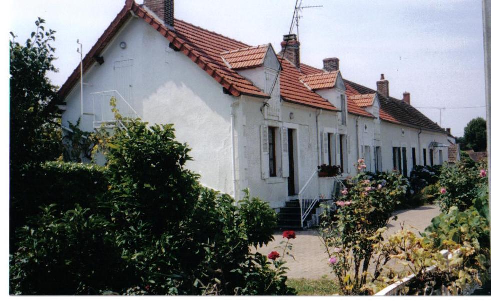 La Longere Des Gillettes Bed & Breakfast Bézenet Exterior photo