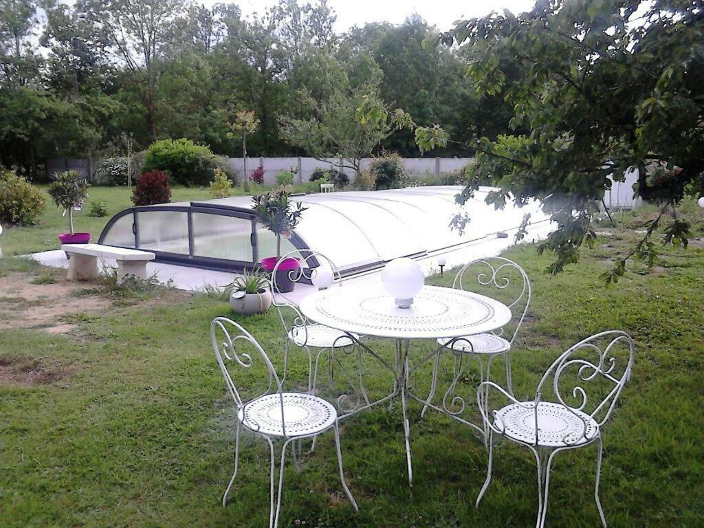 La Longere Des Gillettes Bed & Breakfast Bézenet Exterior photo